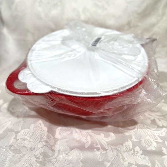 NWOT Tupperware Thatsa Bowl Jr. Red Mixing Bowl with Seal - Picture 3 of 5